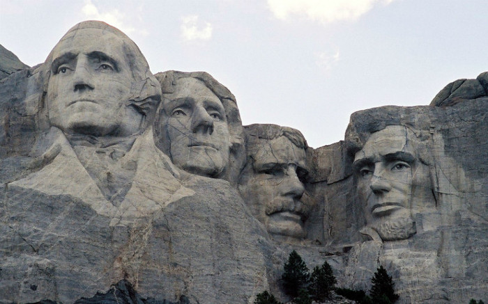 00480_mountrushmore_1680x1050 - wallpapers peisaje