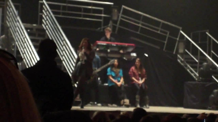 Demi Lovato _Believe In Me_ Hershey Soundcheck 11.19.2011 088