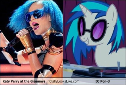 katy-perry-at-the-grammys-totally-looks-like-dj-pon