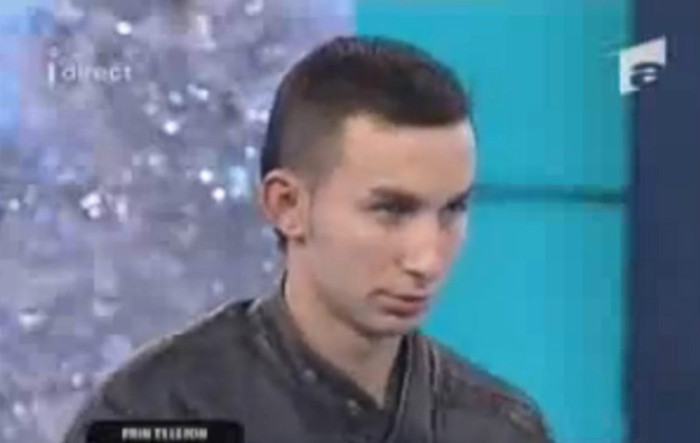 Ea este Jana, capra cu aparat dentar.. - Show 03