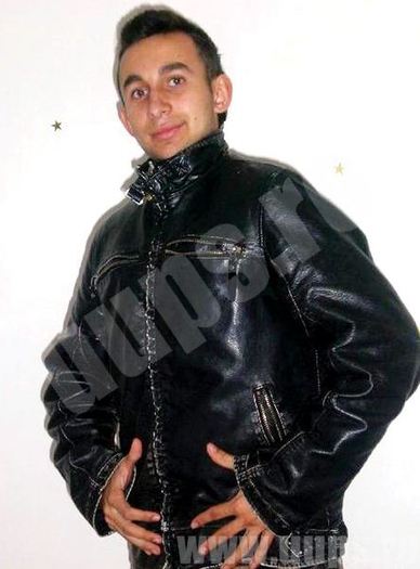 De cate ori trec pe strada is salutat..