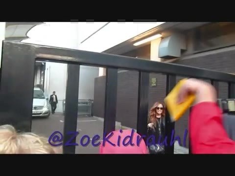 Demi Lovato Meeting Fans At Daybreak London 0100 - Demilush - Meeting Fans At Daybreak London