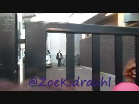 Demi Lovato Meeting Fans At Daybreak London 0153 - Demilush - Meeting Fans At Daybreak London