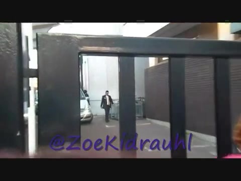 Demi Lovato Meeting Fans At Daybreak London 0158 - Demilush - Meeting Fans At Daybreak London