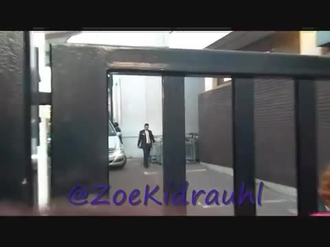 Demi Lovato Meeting Fans At Daybreak London 0159 - Demilush - Meeting Fans At Daybreak London