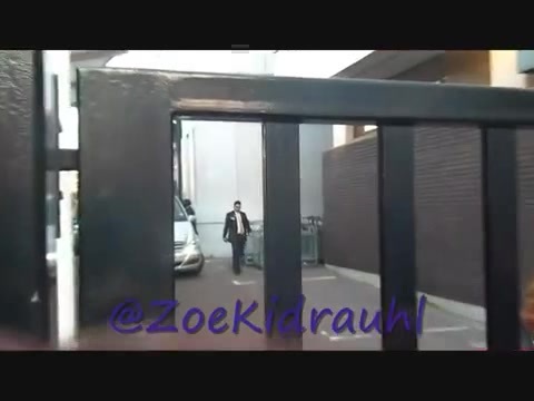 Demi Lovato Meeting Fans At Daybreak London 0161 - Demilush - Meeting Fans At Daybreak London