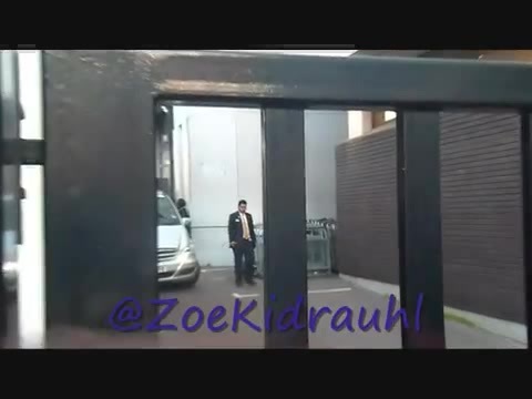 Demi Lovato Meeting Fans At Daybreak London 0174 - Demilush - Meeting Fans At Daybreak London