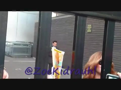 Demi Lovato Meeting Fans At Daybreak London 0372 - Demilush - Meeting Fans At Daybreak London