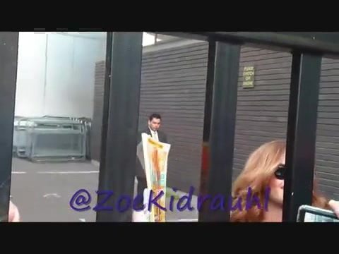 Demi Lovato Meeting Fans At Daybreak London 0373 - Demilush - Meeting Fans At Daybreak London