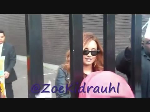 Demi Lovato Meeting Fans At Daybreak London 0506 - Demilush - Meeting Fans At Daybreak London Part oo1