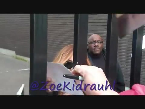Demi Lovato Meeting Fans At Daybreak London 0724 Demi Lovato Meeting Fans At Daybreak London 0724