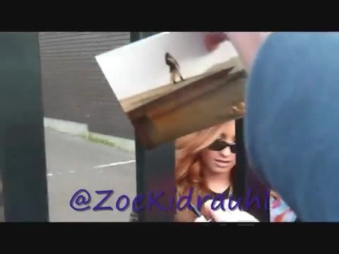 Demi Lovato Meeting Fans At Daybreak London 0785 - Demilush - Meeting Fans At Daybreak London Part oo1