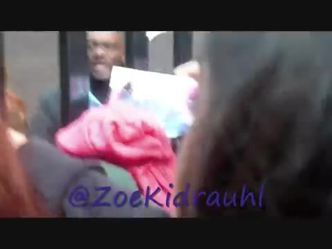Demi Lovato Meeting Fans At Daybreak London 1111 Demi Lovato Meeting Fans At Daybreak London 1111