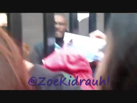 Demi Lovato Meeting Fans At Daybreak London 1114 - Demilush - Meeting Fans At Daybreak London Part oo2