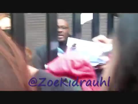 Demi Lovato Meeting Fans At Daybreak London 1116 Demi Lovato Meeting Fans At Daybreak London 1116