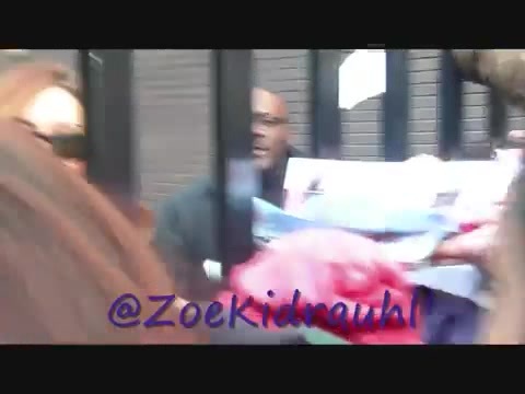 Demi Lovato Meeting Fans At Daybreak London 1119 Demi Lovato Meeting Fans At Daybreak London 1119