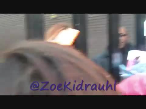 Demi Lovato Meeting Fans At Daybreak London 1129 Demi Lovato Meeting Fans At Daybreak London 1129