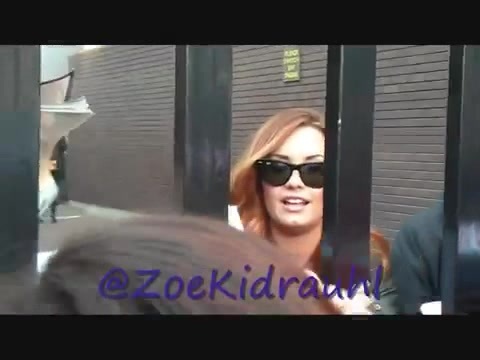 Demi Lovato Meeting Fans At Daybreak London 1147 Demi Lovato Meeting Fans At Daybreak London 1147