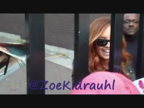 Demi Lovato Meeting Fans At Daybreak London 1381 Demi Lovato Meeting Fans At Daybreak London 1381