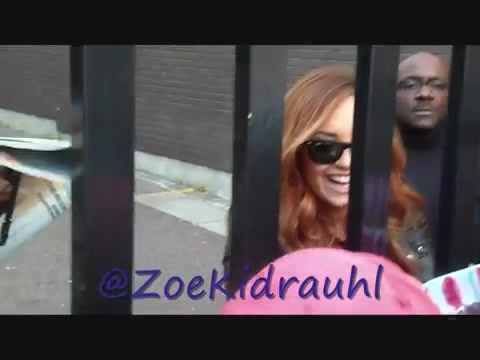 Demi Lovato Meeting Fans At Daybreak London 1382 Demi Lovato Meeting Fans At Daybreak London 1382