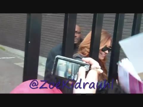 Demi Lovato Meeting Fans At Daybreak London 1454 Demi Lovato Meeting Fans At Daybreak London 1454