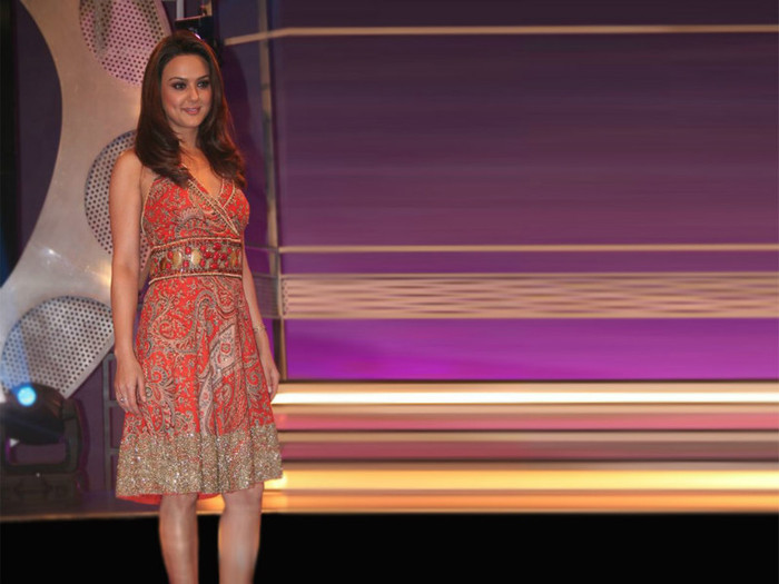 pre4wq8 - Preity Zinta 01
