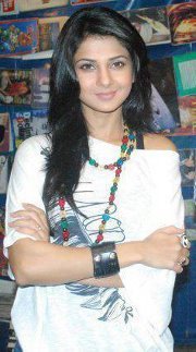 50263_154010081325148_932925307_n - jennifer winget 2