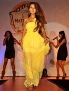 de pe facebook - B-cateva poze nou noute cu sara-B
