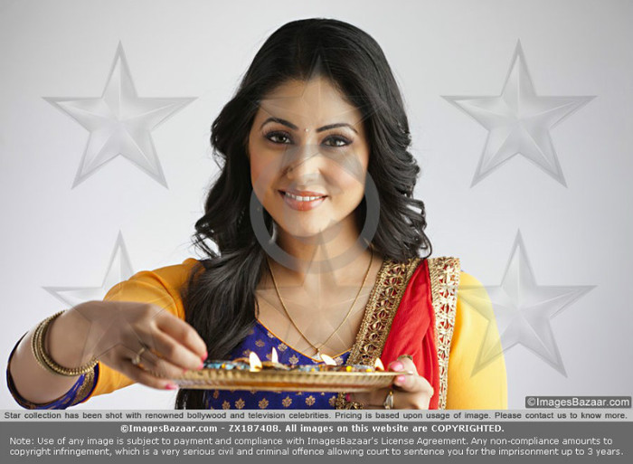 ZX187408 - HINA KHAN-2012