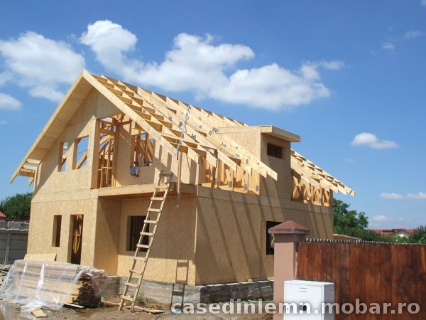 images-stories-casa_din_lemn_foto_din_timpul_constructiei_mobar_suceava__full