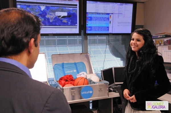 normal_002%7E178 - 11 04 2012 Selena Gomez in the office of UNICEF New York