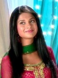 69104134_CAPMCHQ3 - jennifer winget 3