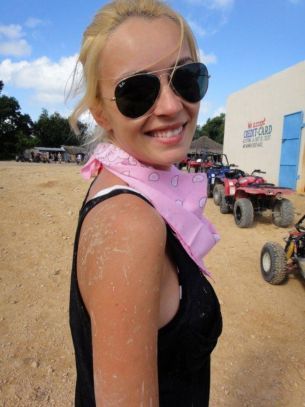 diana-dumitrescu-a-mancat-carne-de-crocodil-in-vacanta-din-republica-dominicana_6_size1