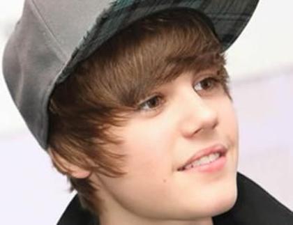 380823_282062188510028_100001187474706_725810_1769354269_n - Justin Bieber