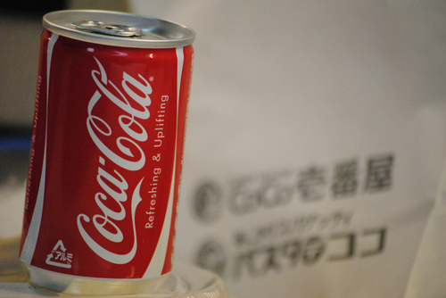 >>>Oare ce e ma`i bun decat un CocaCola rece??<<<
