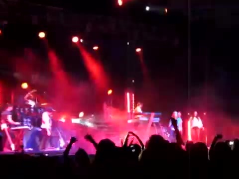Demi Give Your Heart A Break In Panama (2) - Demi - Singing Give Your Heart A Break Live In Panama City