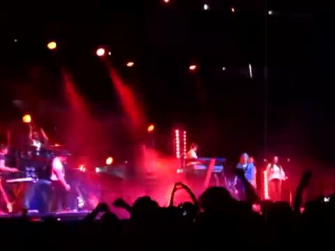 Demi Give Your Heart A Break In Panama (5) - Demi - Singing Give Your Heart A Break Live In Panama City