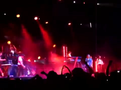 Demi Give Your Heart A Break In Panama (6) - Demi - Singing Give Your Heart A Break Live In Panama City