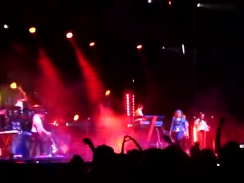 Demi Give Your Heart A Break In Panama (9) - Demi - Singing Give Your Heart A Break Live In Panama City