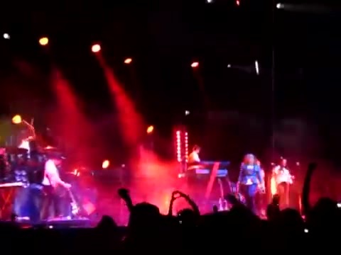 Demi Give Your Heart A Break In Panama (10) - Demi - Singing Give Your Heart A Break Live In Panama City