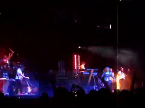 Demi Give Your Heart A Break In Panama (14) - Demi - Singing Give Your Heart A Break Live In Panama City