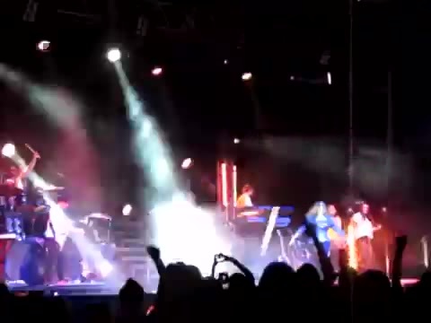 Demi Give Your Heart A Break In Panama (15) - Demi - Singing Give Your Heart A Break Live In Panama City