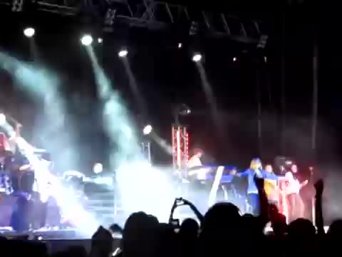 Demi Give Your Heart A Break In Panama (19) - Demi - Singing Give Your Heart A Break Live In Panama City
