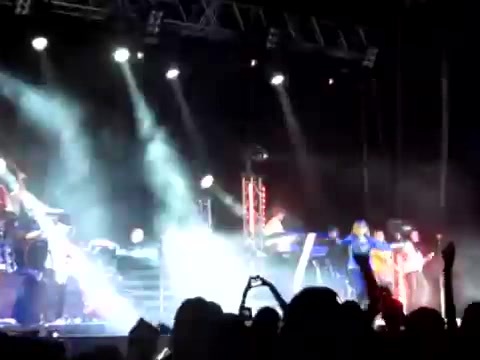 Demi Give Your Heart A Break In Panama (20) - Demi - Singing Give Your Heart A Break Live In Panama City