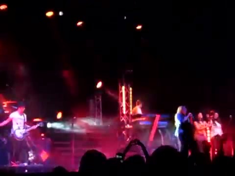 Demi Give Your Heart A Break In Panama (34) - Demi - Singing Give Your Heart A Break Live In Panama City