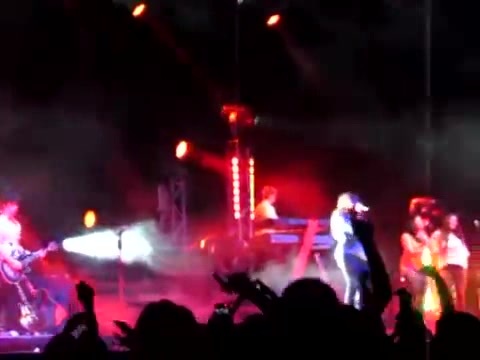 Demi Give Your Heart A Break In Panama (63) - Demi - Singing Give Your Heart A Break Live In Panama City