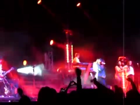 Demi Give Your Heart A Break In Panama (68) - Demi - Singing Give Your Heart A Break Live In Panama City