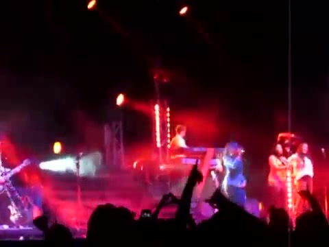 Demi Give Your Heart A Break In Panama (70) - Demi - Singing Give Your Heart A Break Live In Panama City