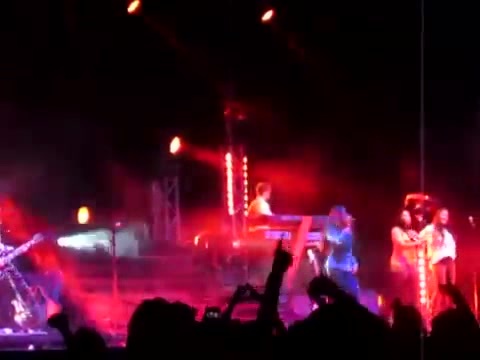 Demi Give Your Heart A Break In Panama (71) - Demi - Singing Give Your Heart A Break Live In Panama City