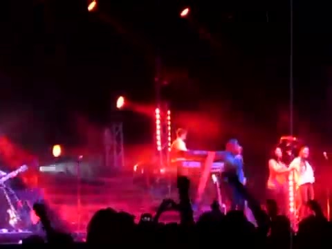 Demi Give Your Heart A Break In Panama (73) - Demi - Singing Give Your Heart A Break Live In Panama City